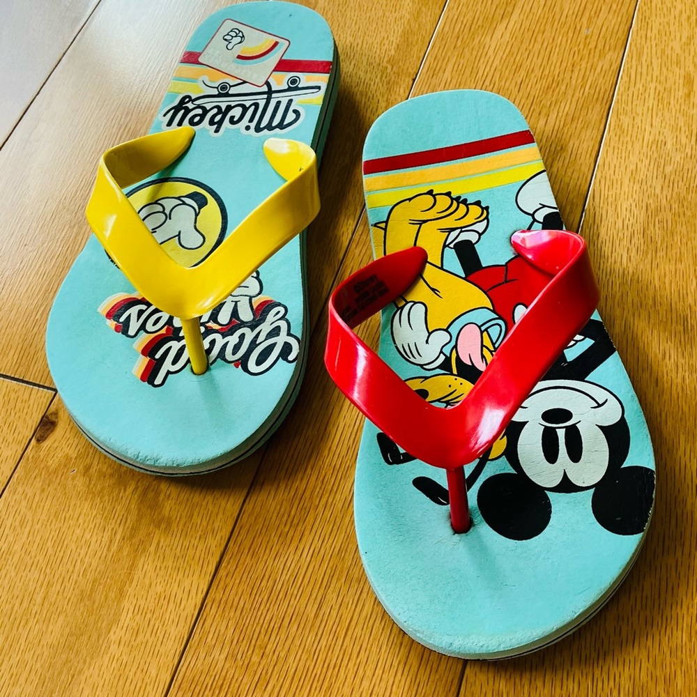 Disney flip flops, Toddler’s size 11-12 NWOT.